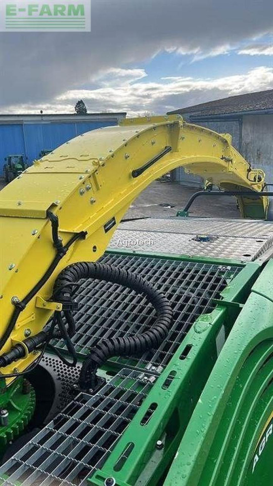 John Deere 8400 - Forage harvester: picture 2 John Deere 8400 - Forage harvester: picture 2