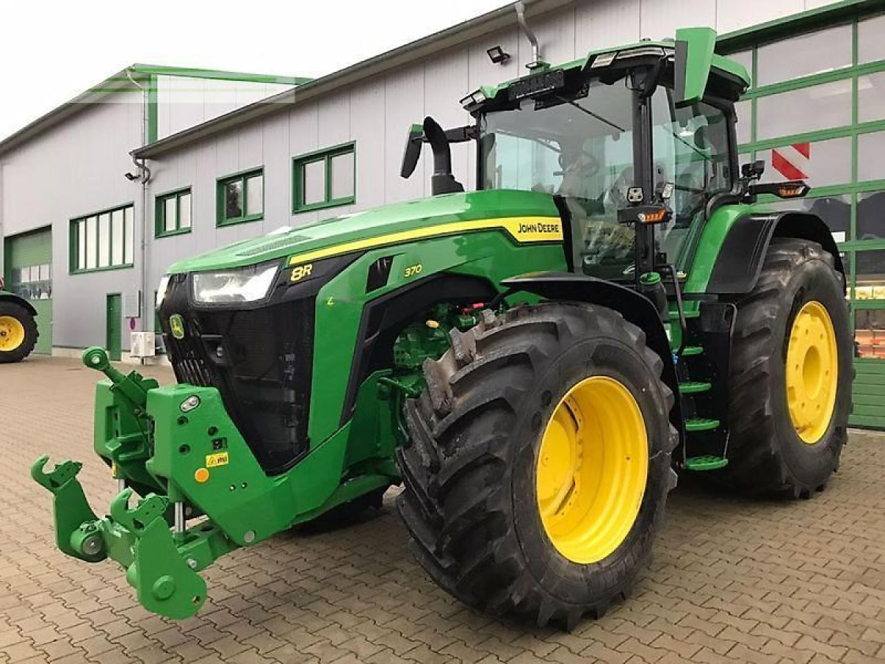 John Deere 8r 370 - Farm tractor: picture 1 John Deere 8r 370 - Farm tractor: picture 1