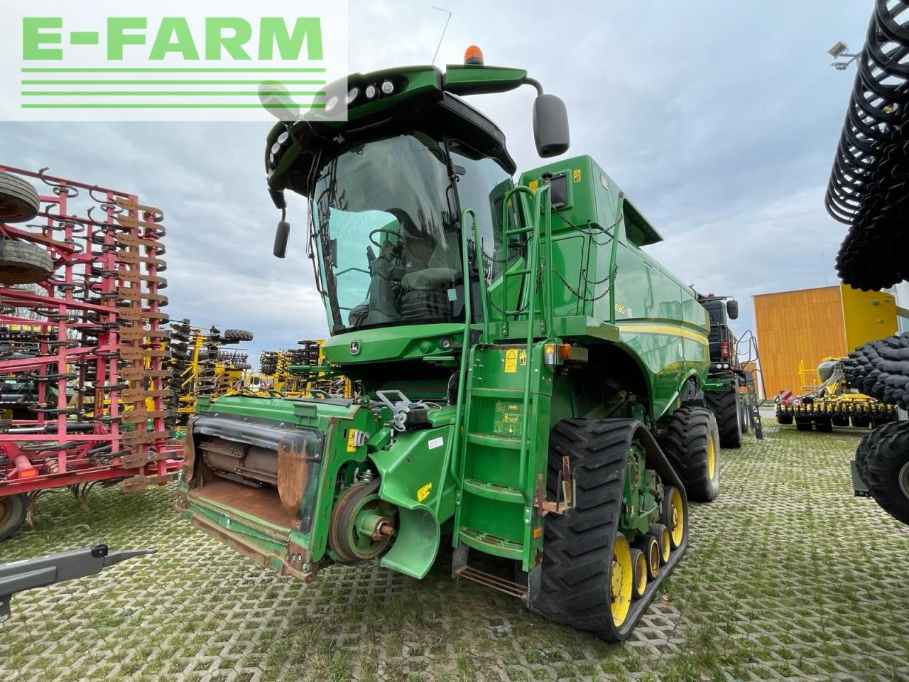 John Deere S690i - Combine harvester: picture 1 John Deere S690i - Combine harvester: picture 1