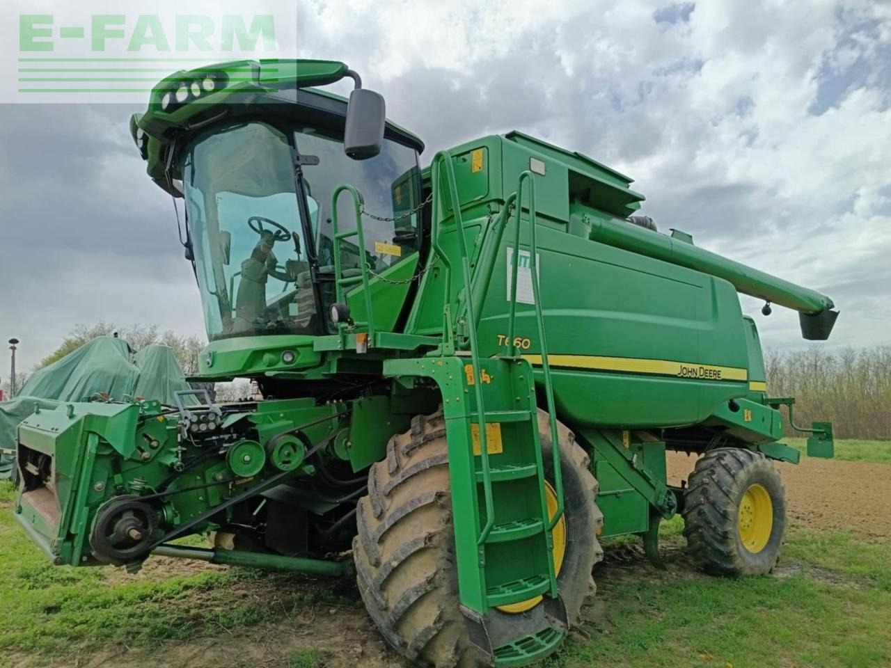 John Deere T660 - Combine harvester: picture 1 John Deere T660 - Combine harvester: picture 1