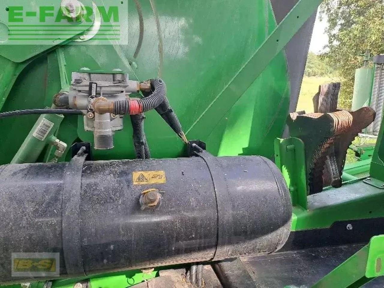 Square baler John Deere c461r: picture 16 Square baler John Deere c461r: picture 16