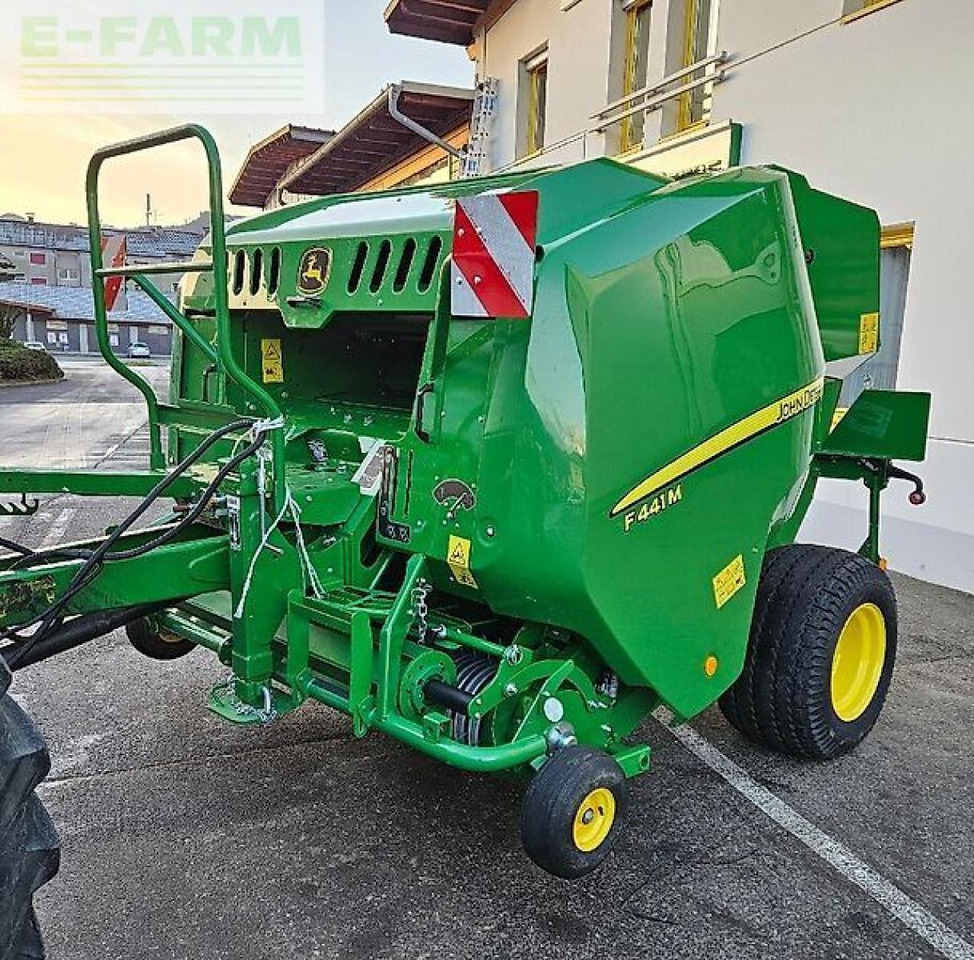 John Deere f441 m - Square baler: picture 1 John Deere f441 m - Square baler: picture 1