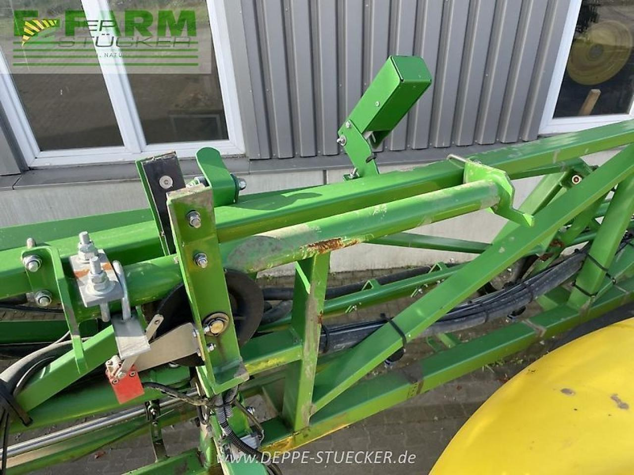 John Deere m740i (mj14) - Trailed sprayer: picture 2 John Deere m740i (mj14) - Trailed sprayer: picture 2