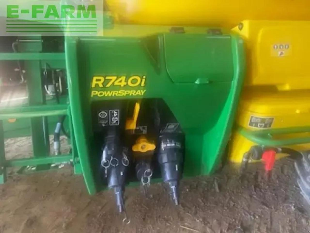 John Deere r740i - Trailed sprayer: picture 5 John Deere r740i - Trailed sprayer: picture 5
