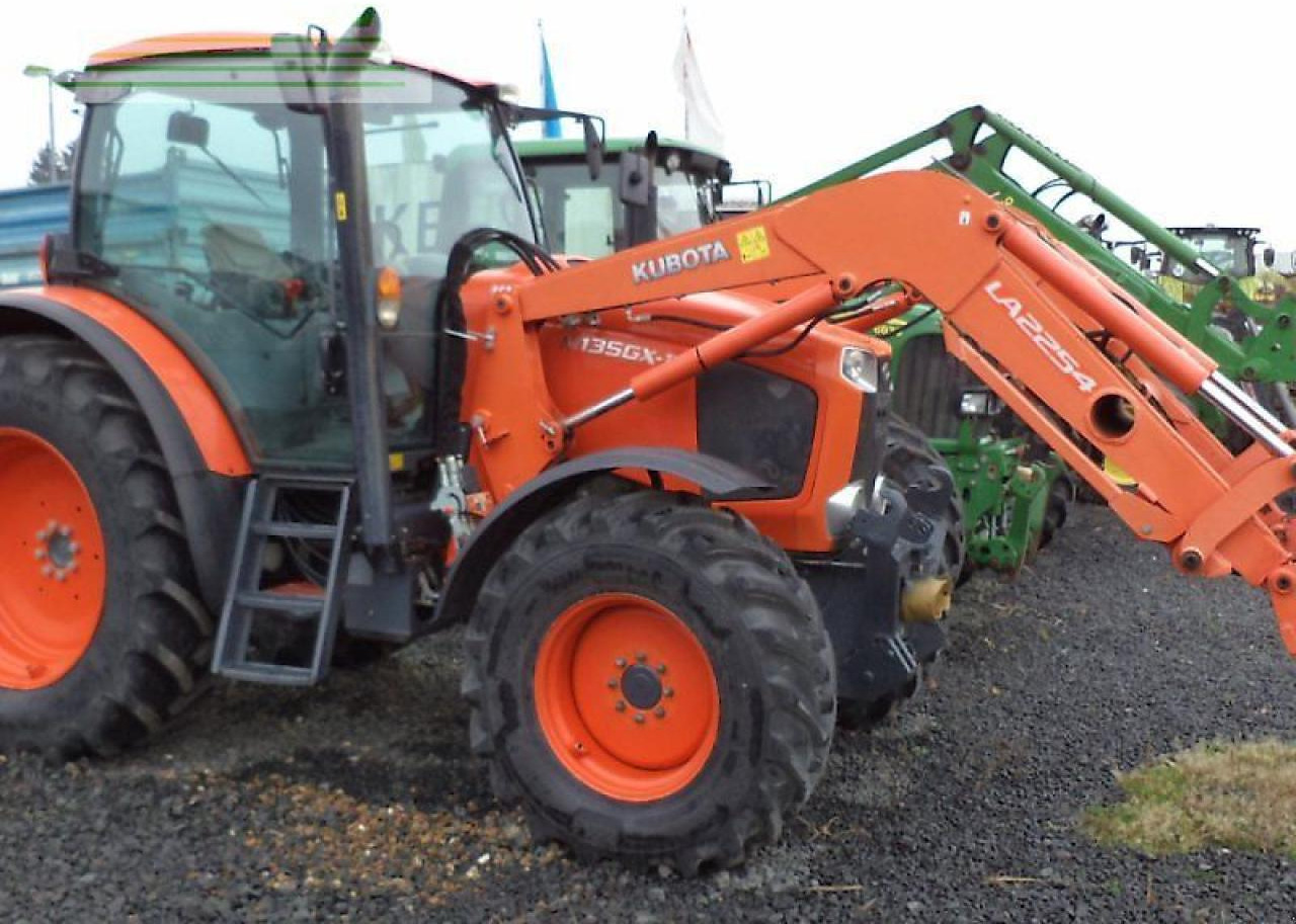 Kubota m135-17 gx 2 - Farm tractor: picture 1 Kubota m135-17 gx 2 - Farm tractor: picture 1