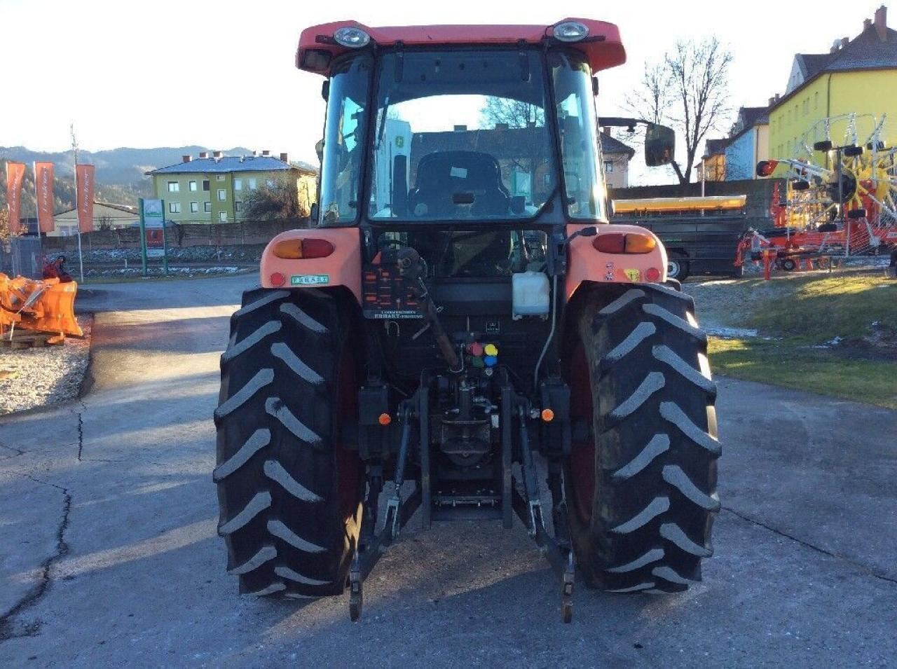Farm tractor Kubota m7040: picture 7