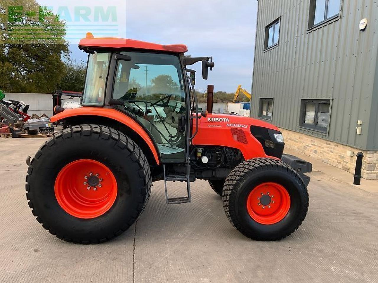 Kubota m9960 hydraulic shuttle tractor (st24785) - Farm tractor: picture 1 Kubota m9960 hydraulic shuttle tractor (st24785) - Farm tractor: picture 1