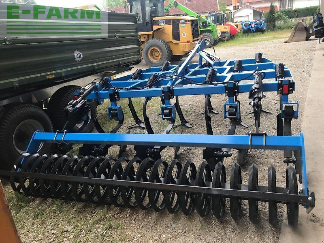 Lemken Flügelschargrubber 3,2m mit Dachringwalze hydr Tiefeneinstellung - Cultivator: picture 5 Lemken Flügelschargrubber 3,2m mit Dachringwalze hydr Tiefeneinstellung - Cultivator: picture 5