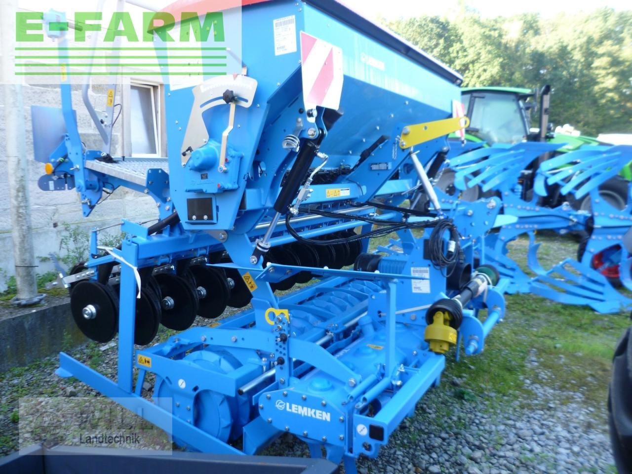 Lemken zirkon 8/300 + saphir 7/300 - Combine seed drill: picture 4 Lemken zirkon 8/300 + saphir 7/300 - Combine seed drill: picture 4