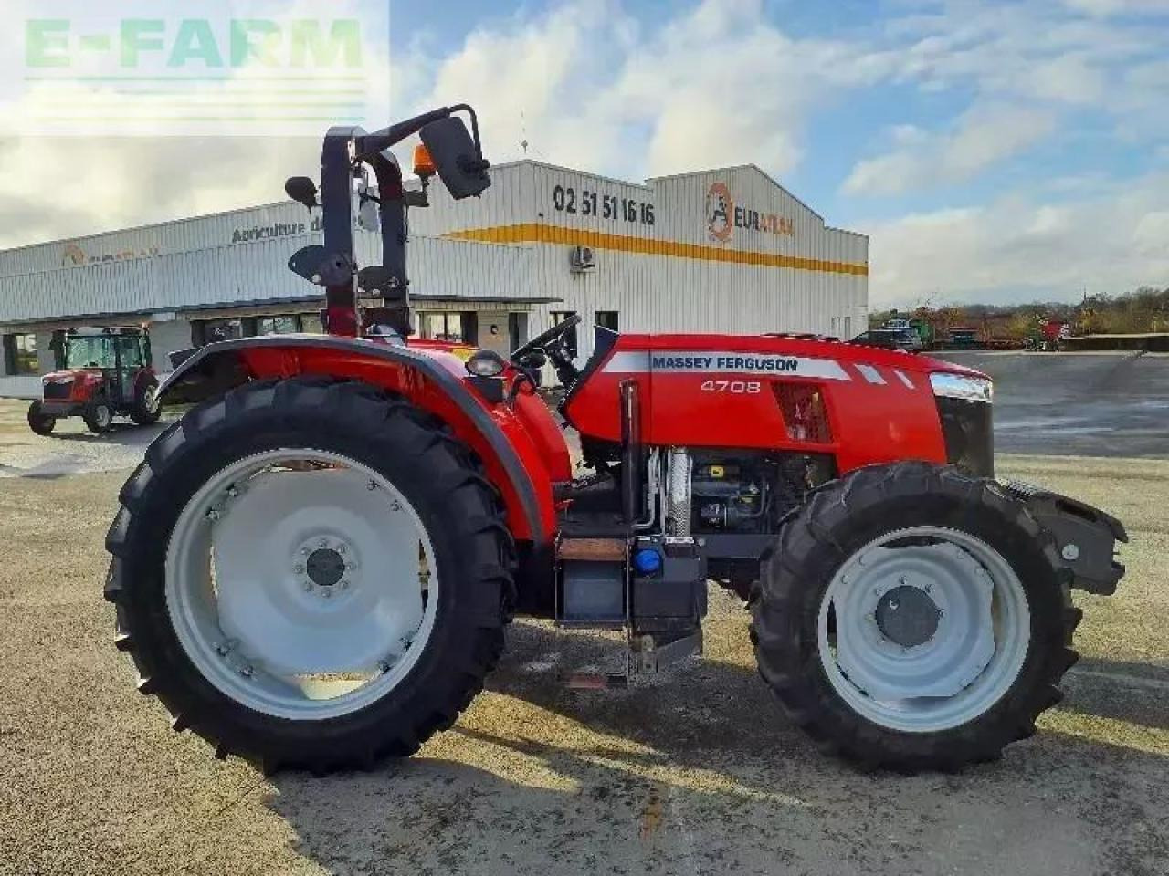 Massey Ferguson 4708 - Farm tractor: picture 1 Massey Ferguson 4708 - Farm tractor: picture 1