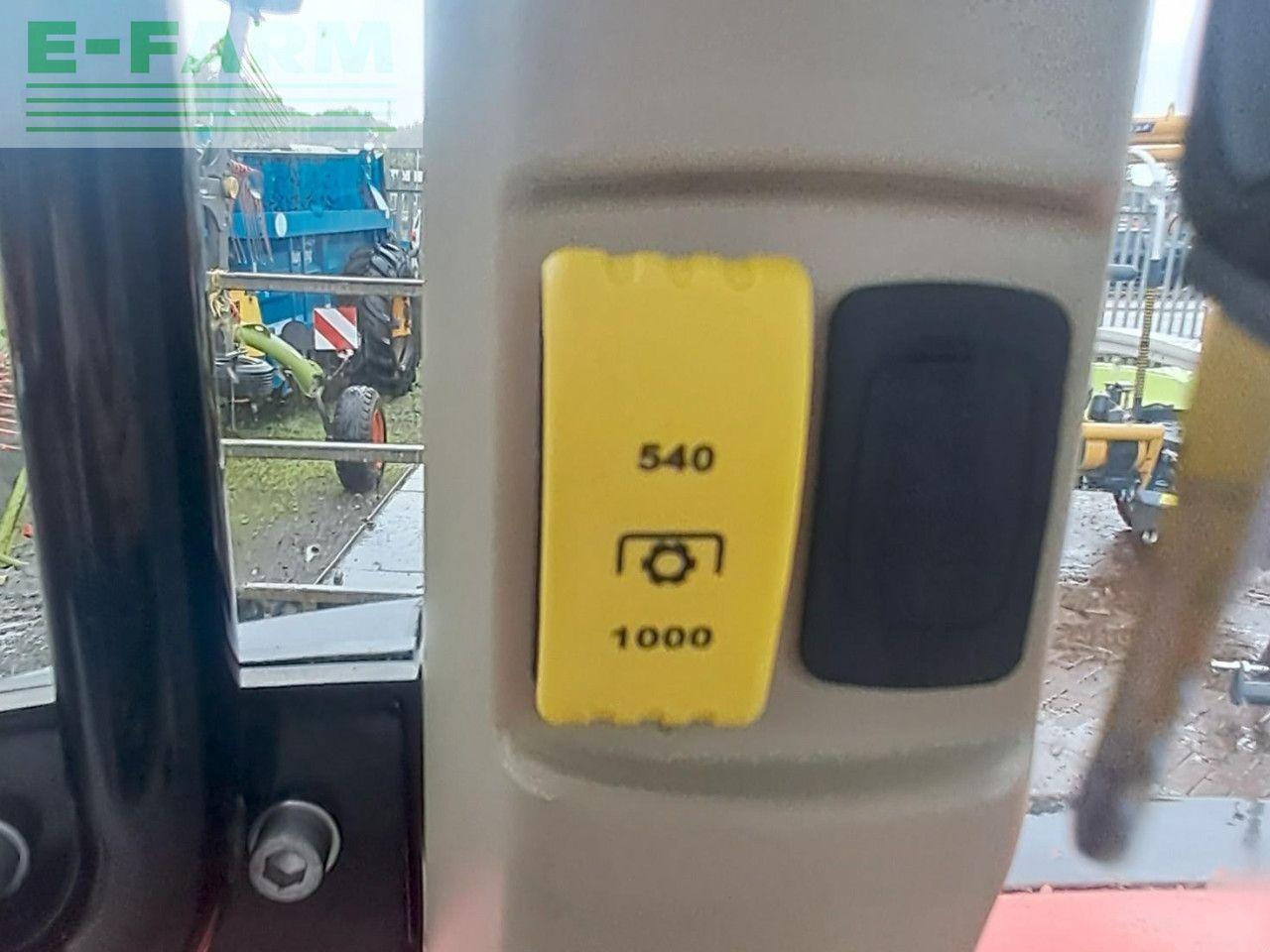 Massey Ferguson 5711 DYNA 4 - Farm tractor: picture 4 Massey Ferguson 5711 DYNA 4 - Farm tractor: picture 4