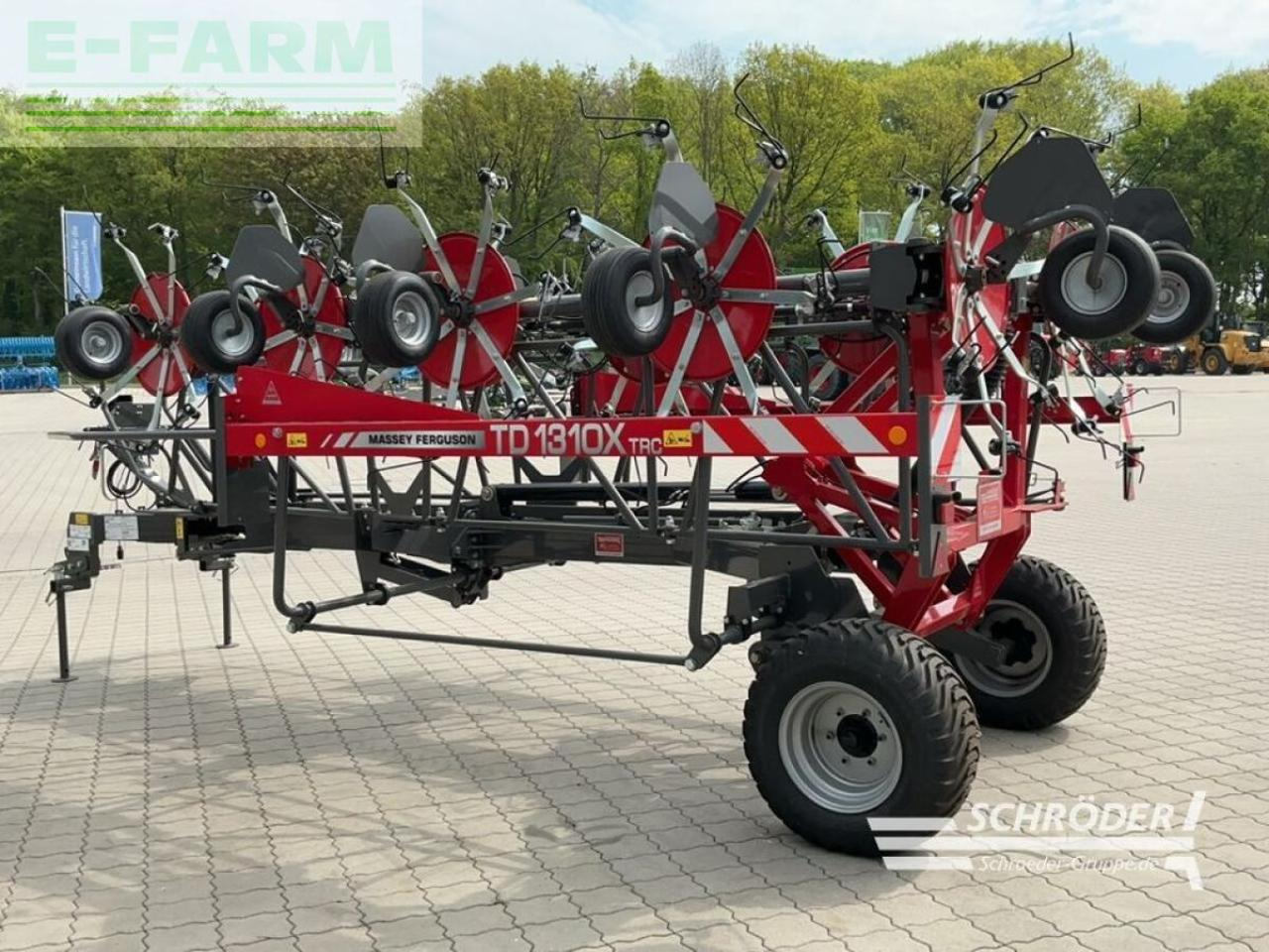 Massey Ferguson td 1310x trc (lotus 1250 t) - Tedder/ Rake: picture 4 Massey Ferguson td 1310x trc (lotus 1250 t) - Tedder/ Rake: picture 4