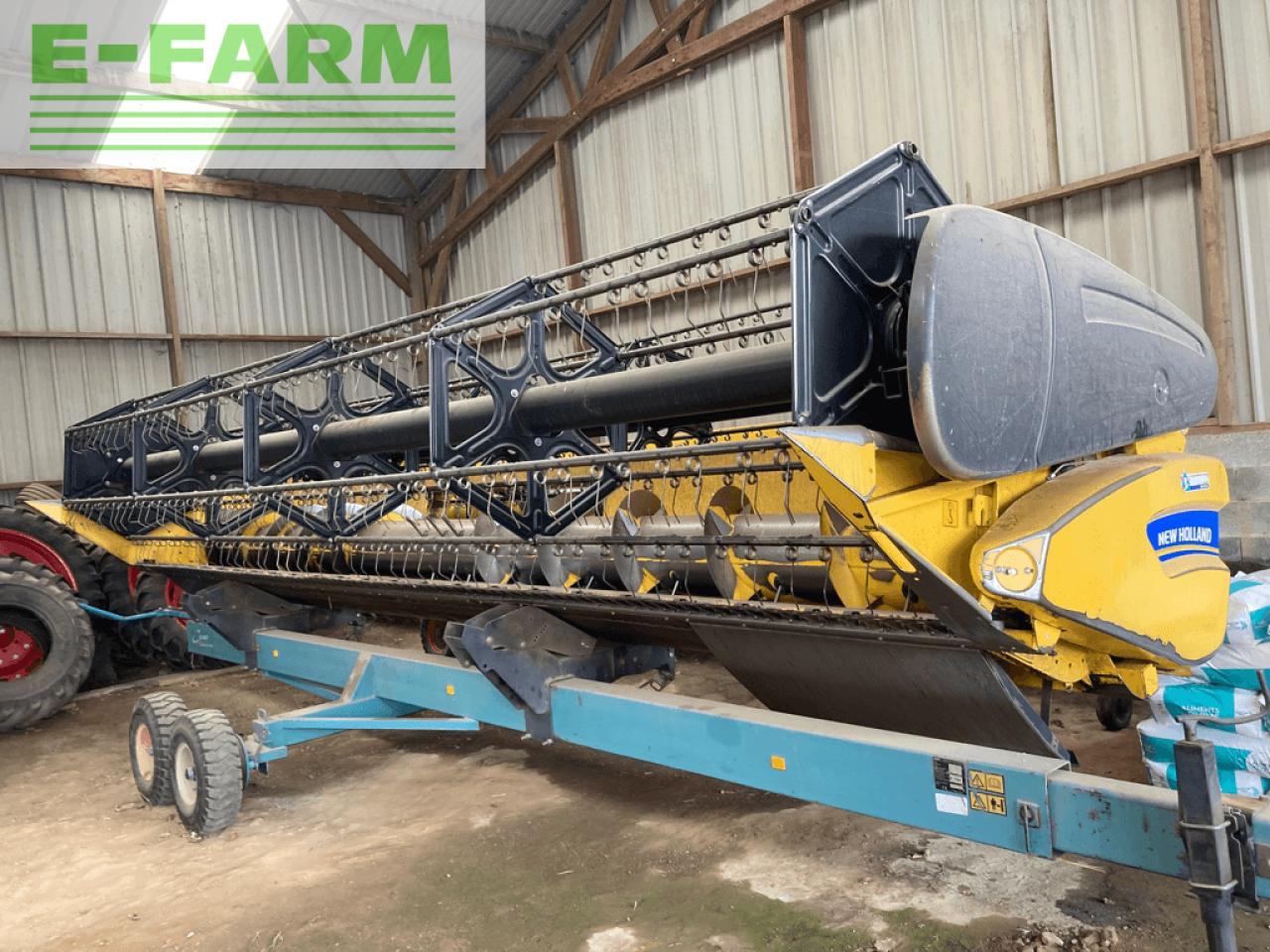 New Holland 7m30 - Grain header: picture 2 New Holland 7m30 - Grain header: picture 2