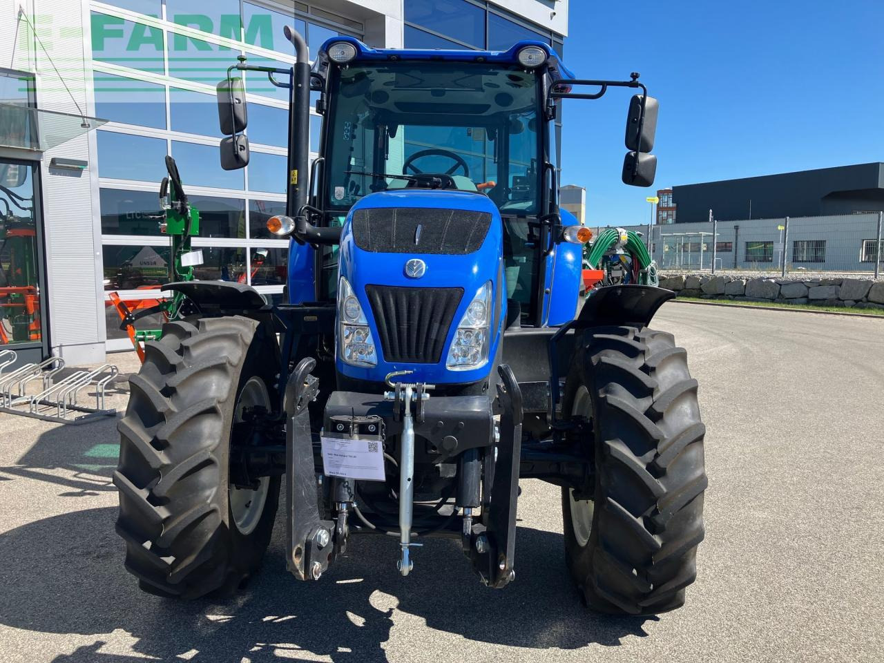 New Holland TD5.85 - Farm tractor: picture 3 New Holland TD5.85 - Farm tractor: picture 3