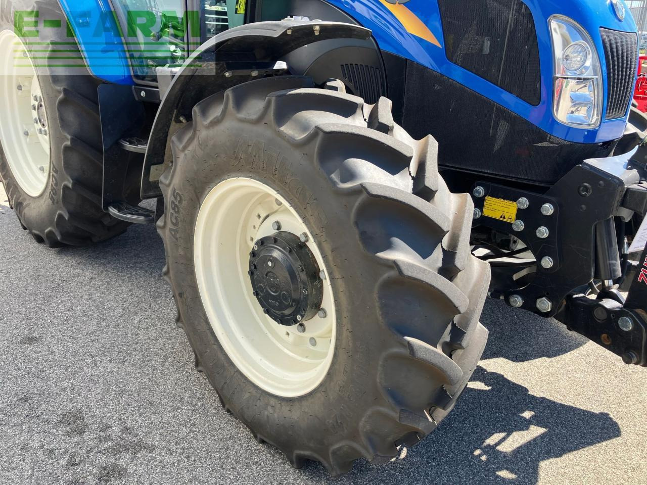 Farm tractor New Holland TD5.85: picture 13