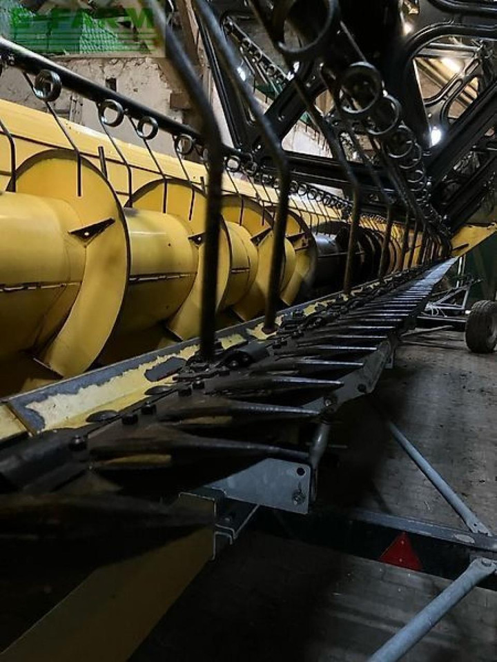 New Holland cr 8.80 - Combine harvester: picture 5 New Holland cr 8.80 - Combine harvester: picture 5