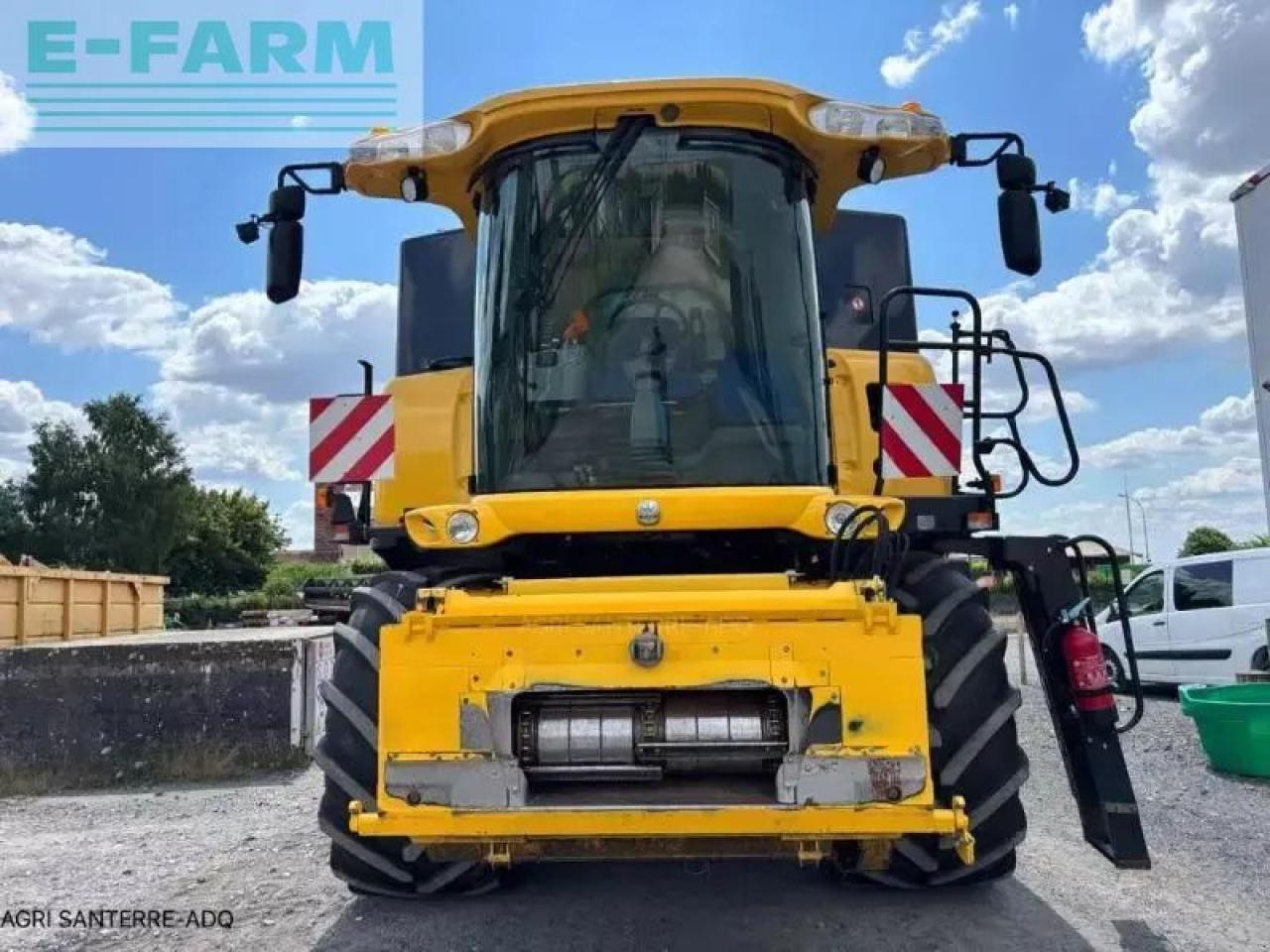 New Holland cr 8070 - Combine harvester: picture 2 New Holland cr 8070 - Combine harvester: picture 2