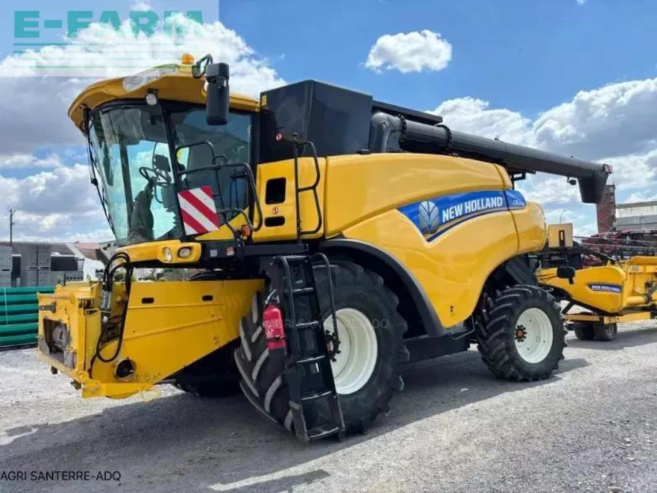 New Holland cr 8070 - Combine harvester: picture 3 New Holland cr 8070 - Combine harvester: picture 3