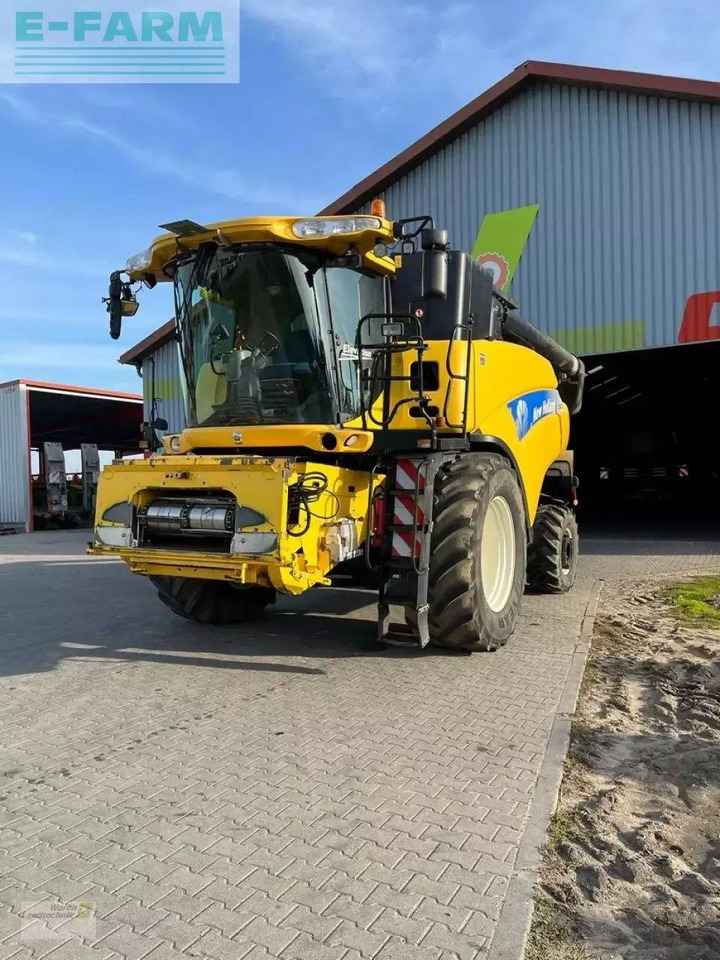 New Holland cr 9070 - Combine harvester: picture 1 New Holland cr 9070 - Combine harvester: picture 1