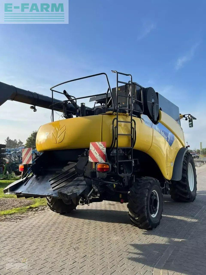New Holland cr 9070 - Combine harvester: picture 5 New Holland cr 9070 - Combine harvester: picture 5