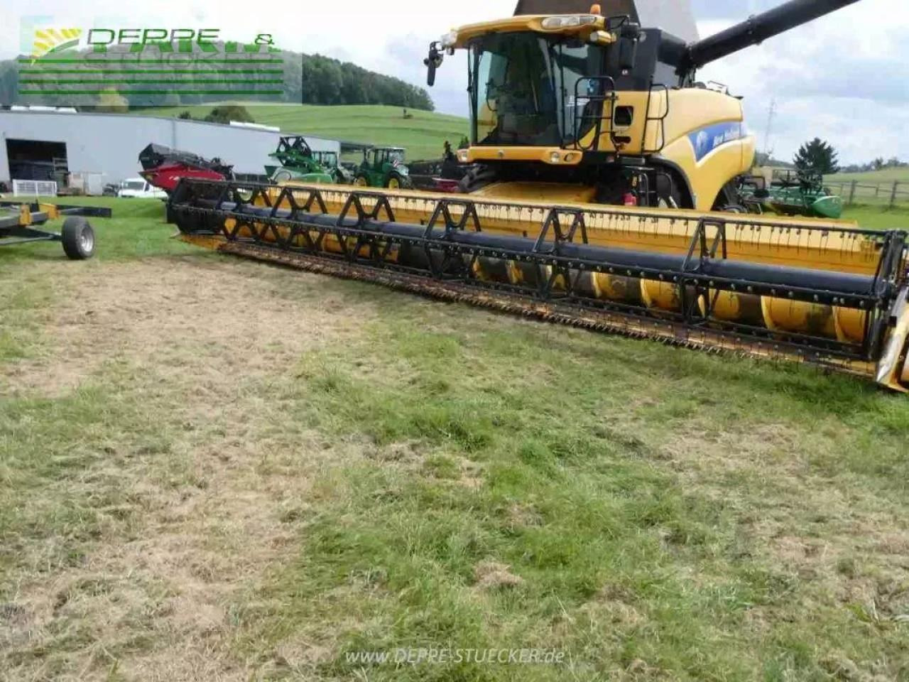 New Holland cr 9090 elevation - Combine harvester: picture 2 New Holland cr 9090 elevation - Combine harvester: picture 2