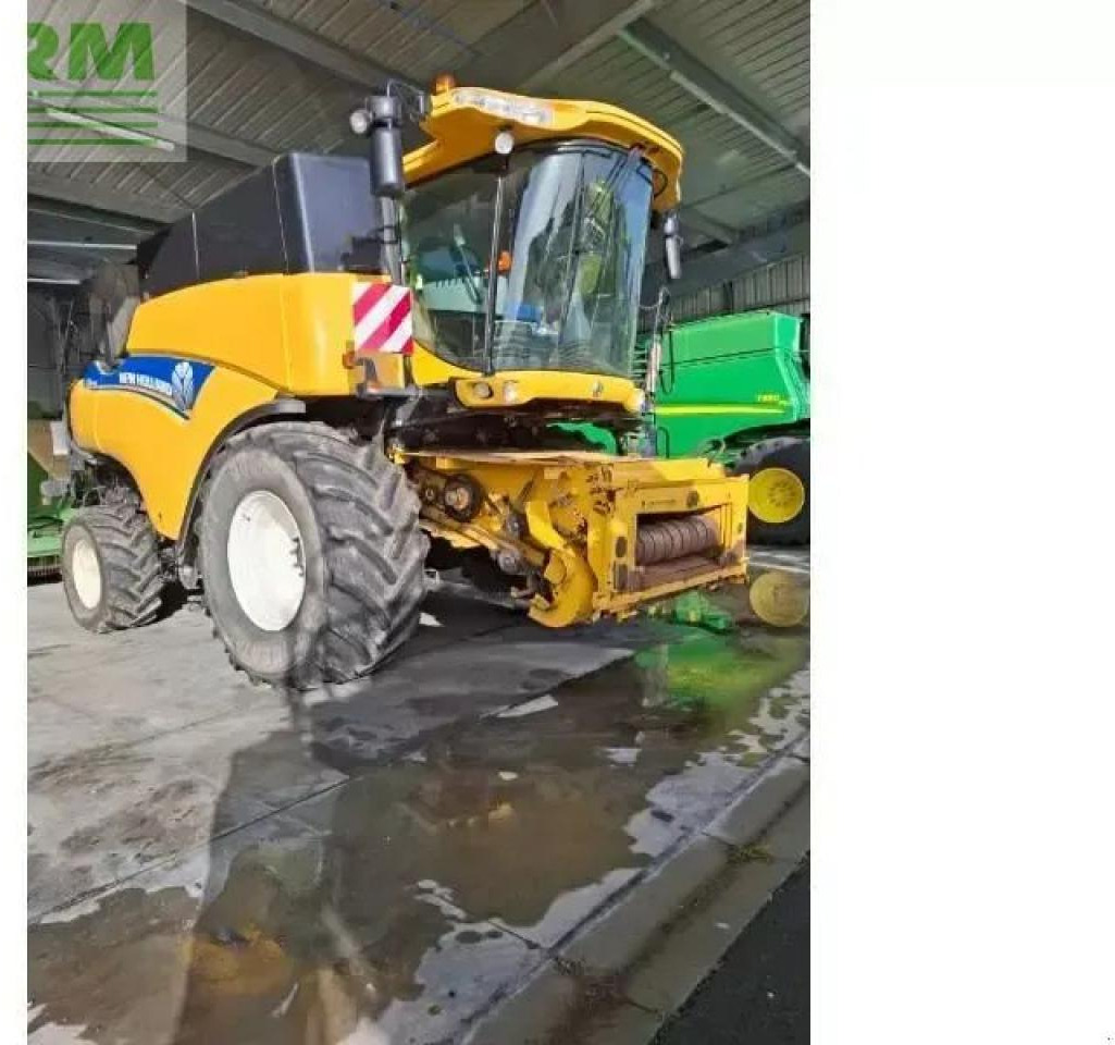 New Holland cr9080 - Combine harvester: picture 3 New Holland cr9080 - Combine harvester: picture 3