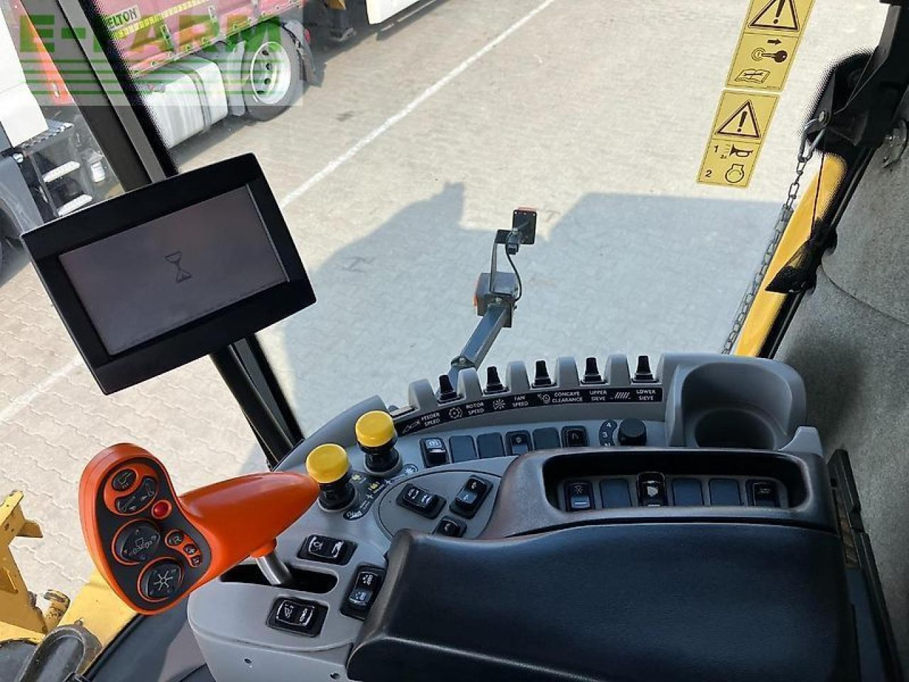 Combine harvester New Holland cr9090: picture 23