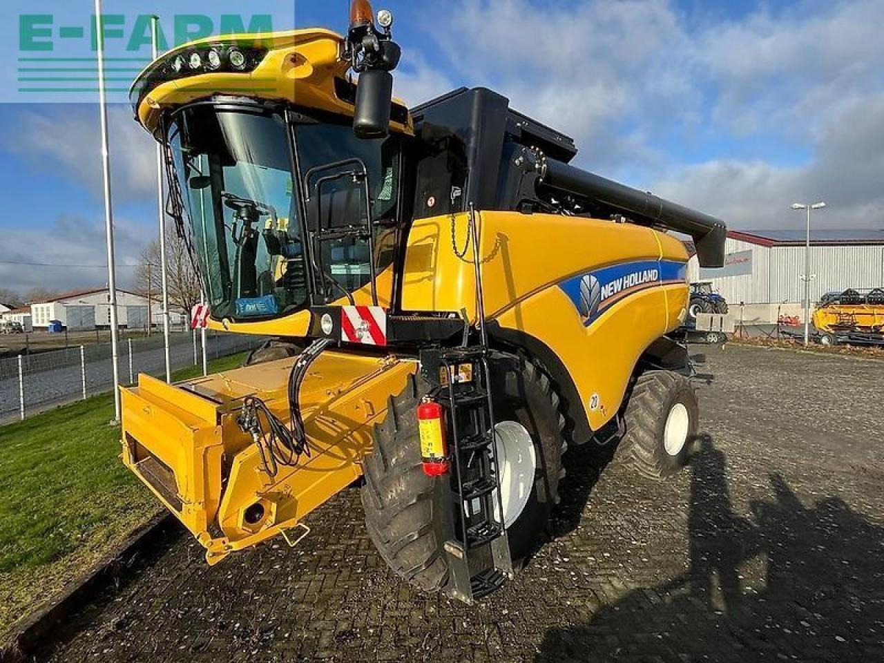 New Holland cx 6.90 schüttler mähdrescher + 7,6m sw + sww - Combine harvester: picture 1 New Holland cx 6.90 schüttler mähdrescher + 7,6m sw + sww - Combine harvester: picture 1