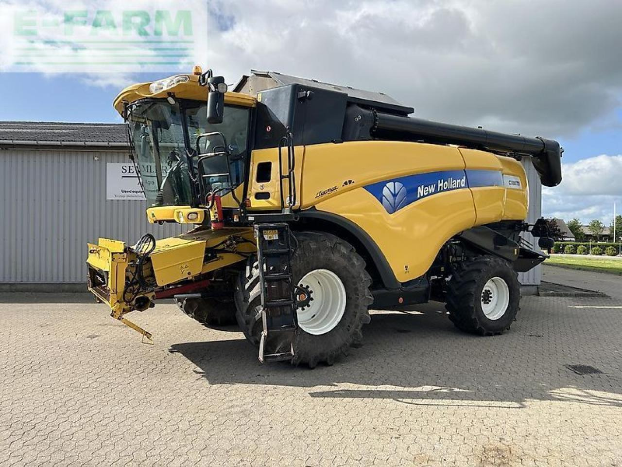 New Holland cx 8070 - Combine harvester: picture 1 New Holland cx 8070 - Combine harvester: picture 1