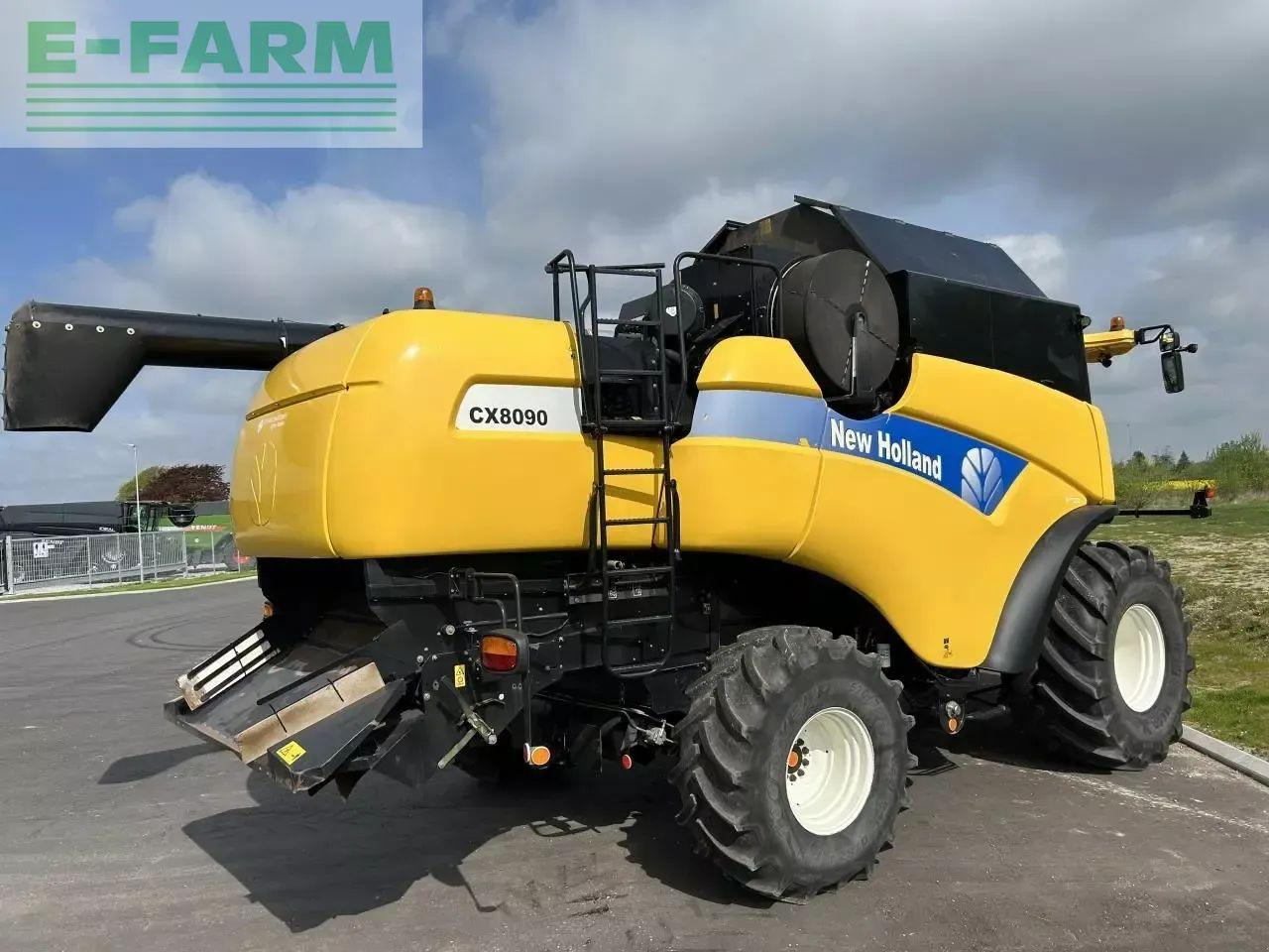 New Holland cx 8090 - Combine harvester: picture 3 New Holland cx 8090 - Combine harvester: picture 3