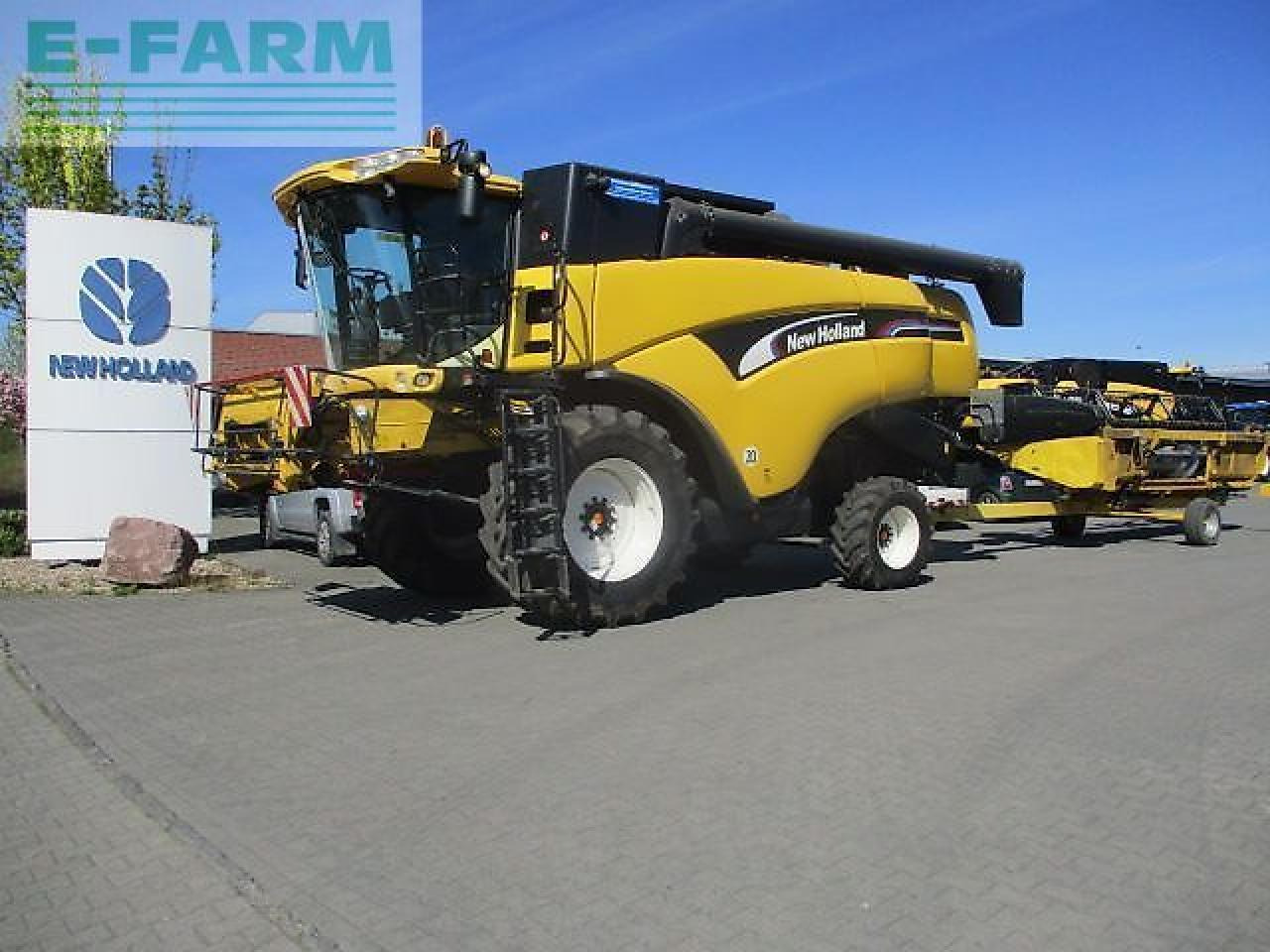 New Holland cx740 / cx 740 - Combine harvester: picture 1 New Holland cx740 / cx 740 - Combine harvester: picture 1