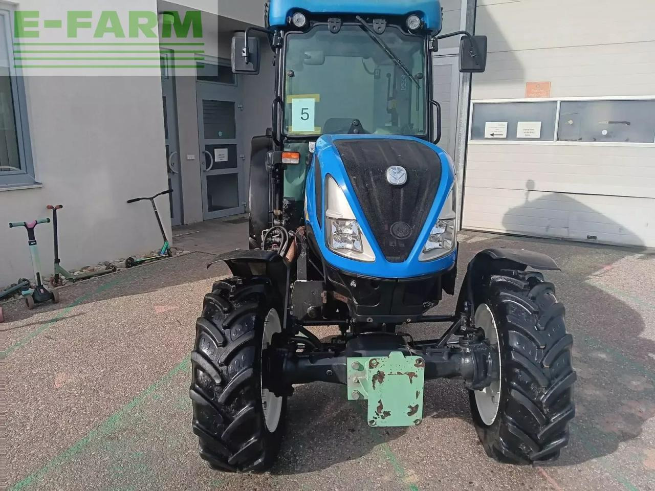 New Holland t4.90 f F - Farm tractor: picture 2 New Holland t4.90 f F - Farm tractor: picture 2
