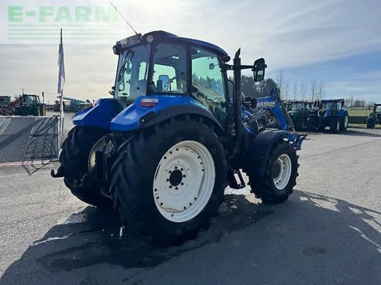 New Holland t5.95 - Farm tractor: picture 4 New Holland t5.95 - Farm tractor: picture 4