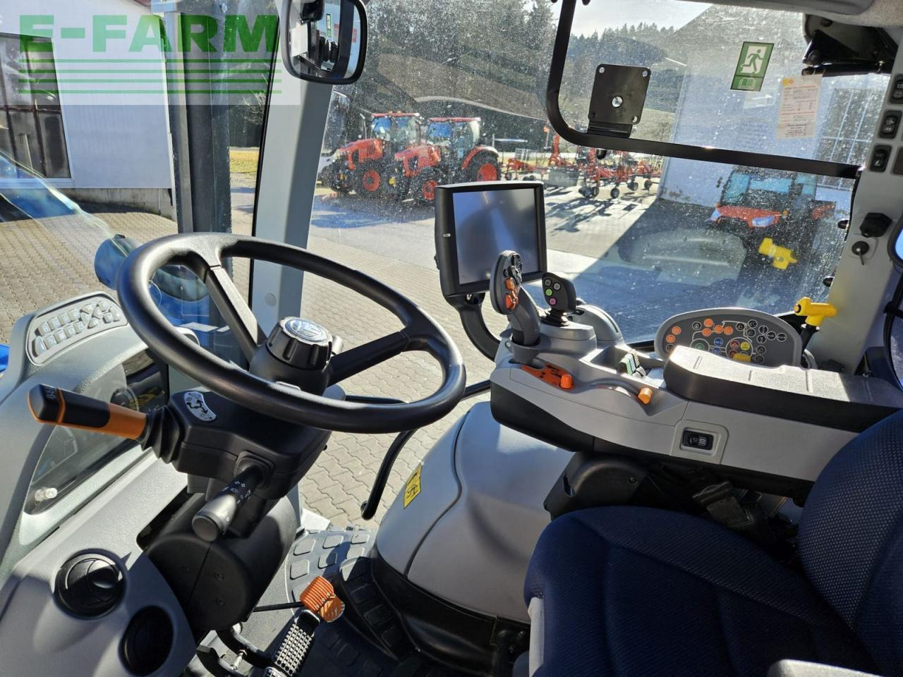 New Holland t6.180 dynamic command sidewinder ii SideWinder II - Farm tractor: picture 3 New Holland t6.180 dynamic command sidewinder ii SideWinder II - Farm tractor: picture 3