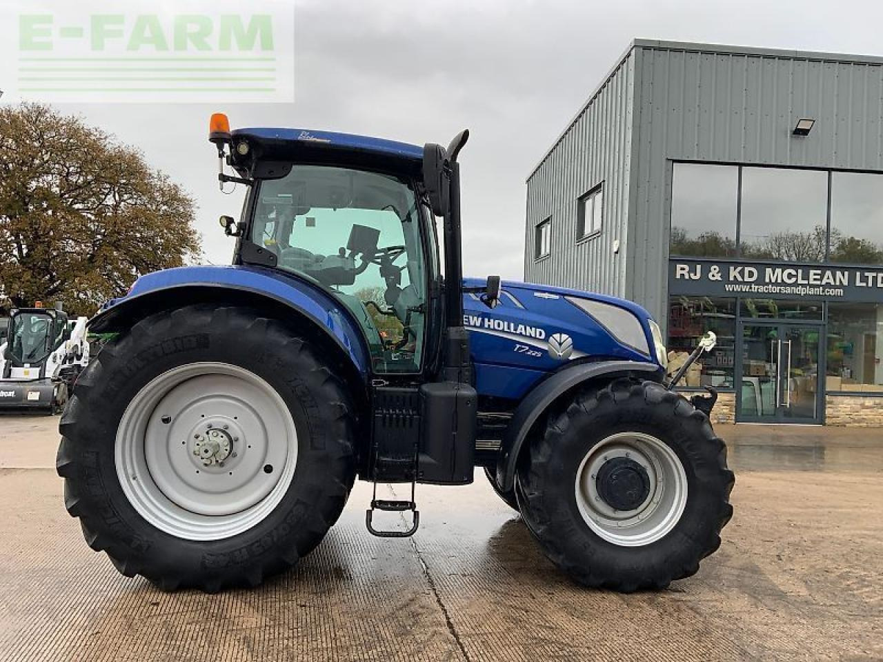 New Holland t7.225 blue power tractor (st25102) - Farm tractor: picture 1 New Holland t7.225 blue power tractor (st25102) - Farm tractor: picture 1