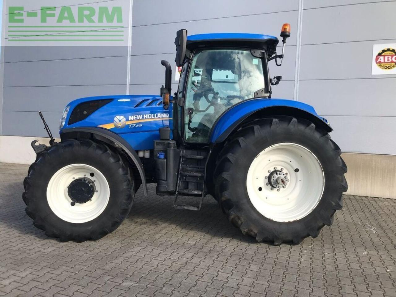 New Holland t7.245 autocommand - Farm tractor: picture 2 New Holland t7.245 autocommand - Farm tractor: picture 2