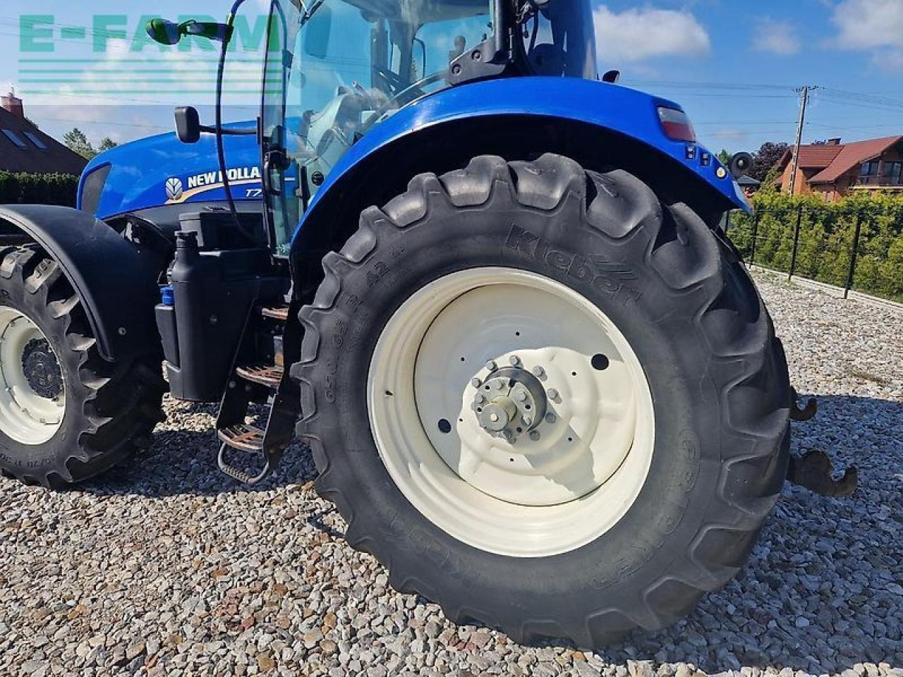 Farm tractor New Holland t7.260: picture 23