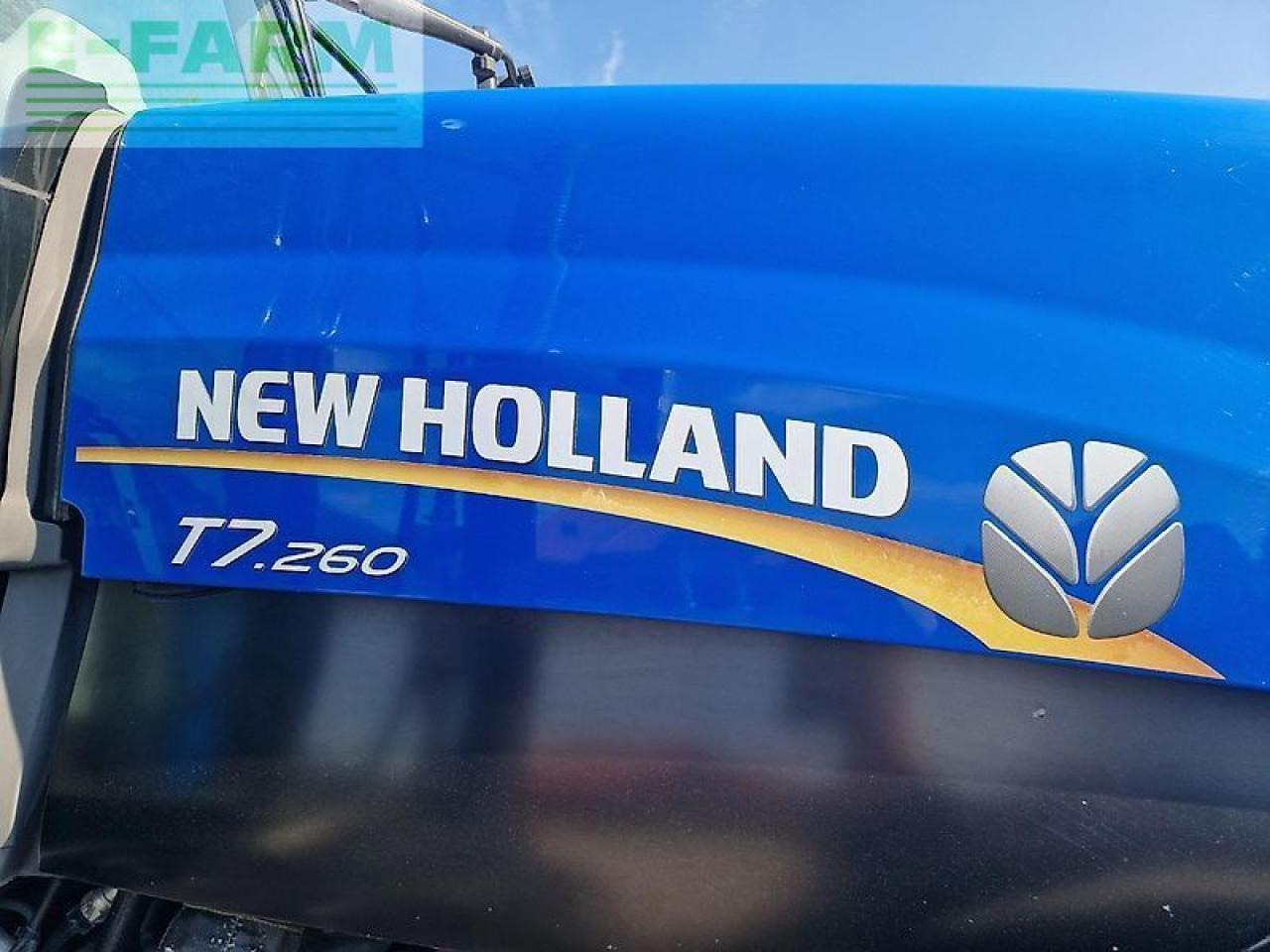 Farm tractor New Holland t7.260: picture 26
