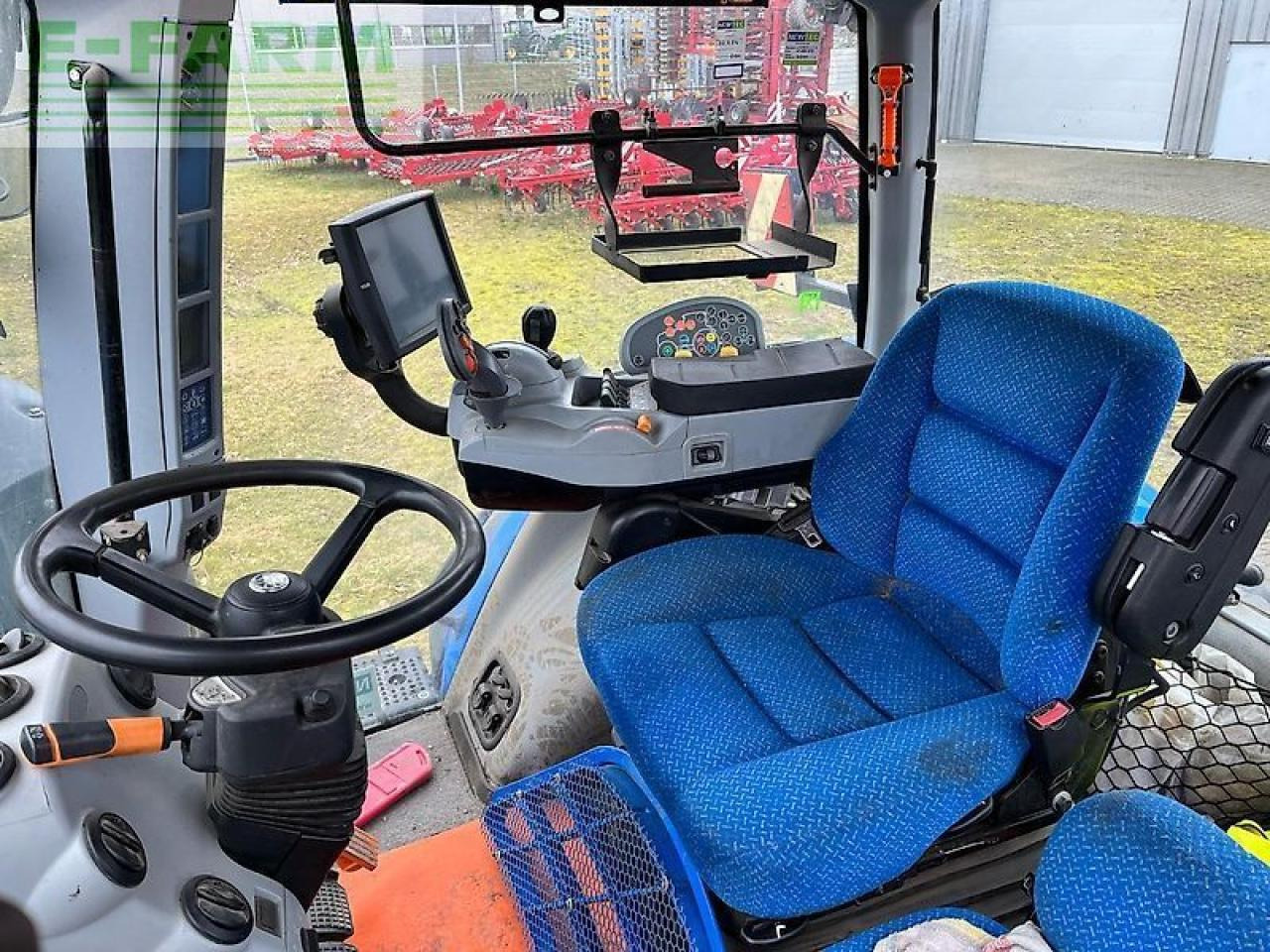 New Holland t8.380 - Farm tractor: picture 5 New Holland t8.380 - Farm tractor: picture 5