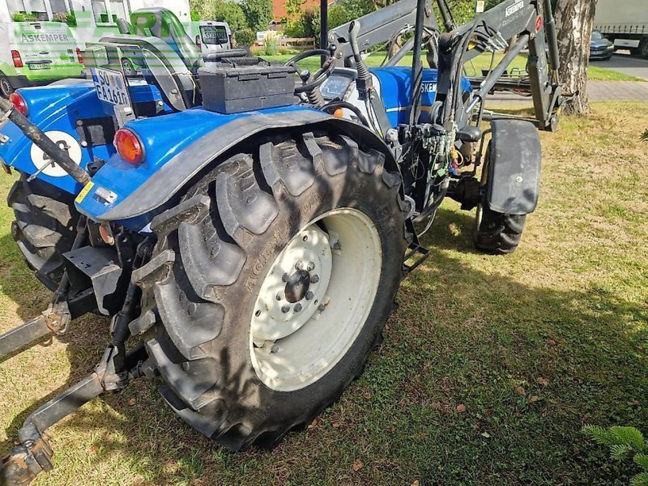 New Holland td 4020 f - Farm tractor: picture 3 New Holland td 4020 f - Farm tractor: picture 3