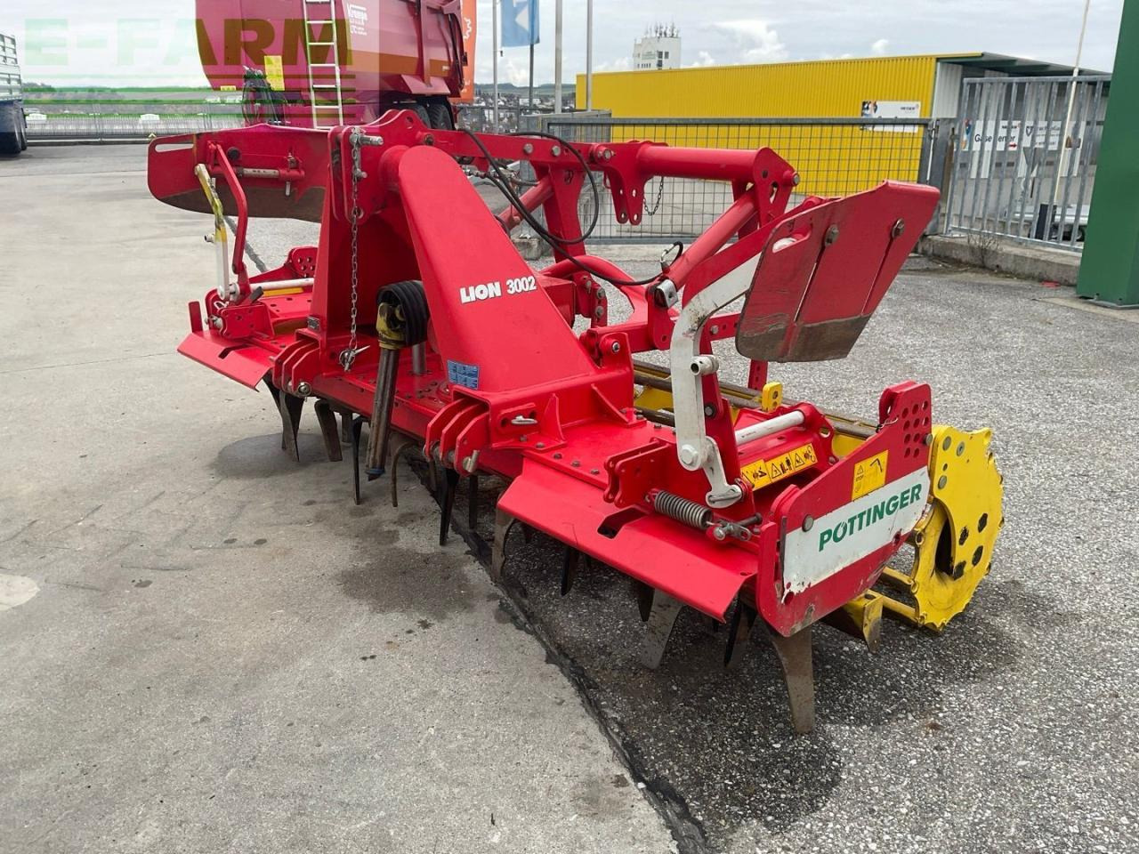 Pöttinger Lion 3002 - Soil tillage equipment: picture 1 Pöttinger Lion 3002 - Soil tillage equipment: picture 1