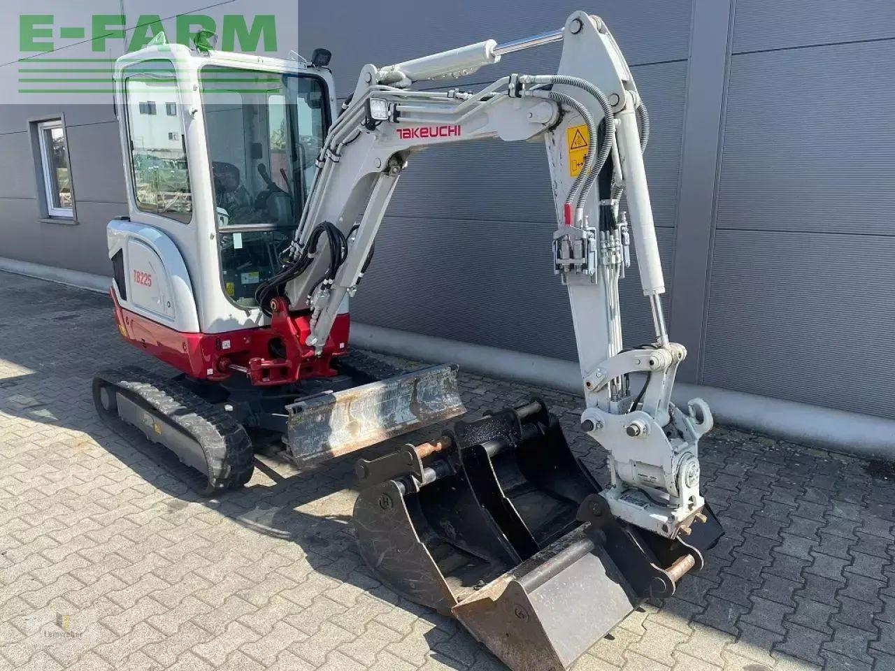 Takeuchi tb 225 v4 - Mini excavator: picture 1 Takeuchi tb 225 v4 - Mini excavator: picture 1