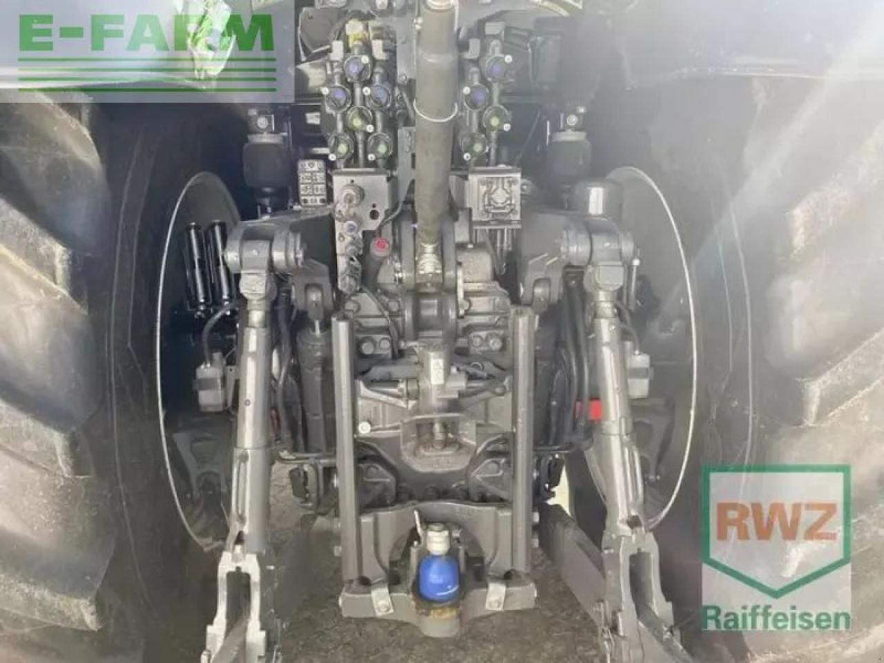 Valtra q305 - Farm tractor: picture 4 Valtra q305 - Farm tractor: picture 4