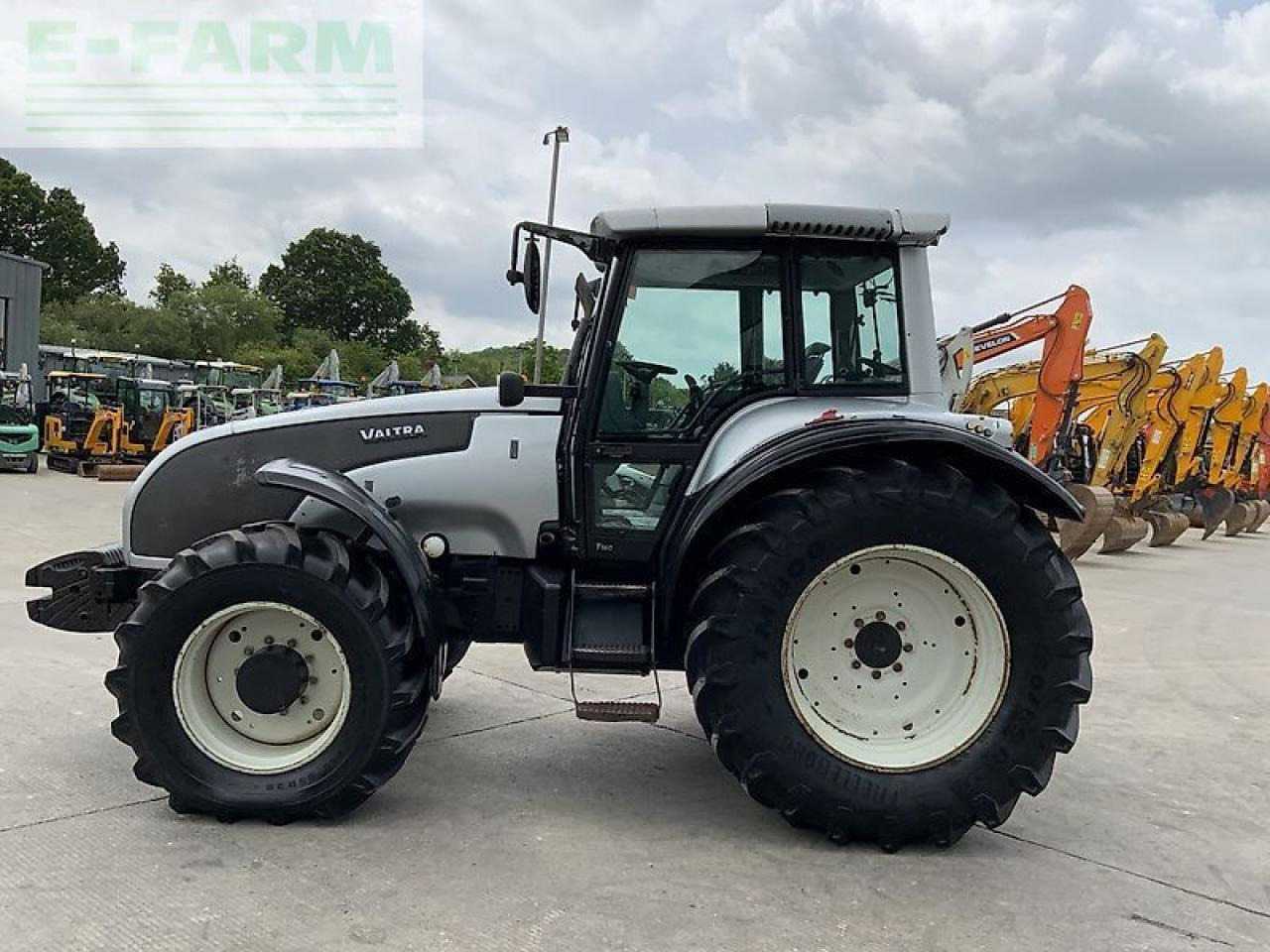 Valtra t160 twin track reverse drive tractor (st23284) - Farm tractor: picture 5 Valtra t160 twin track reverse drive tractor (st23284) - Farm tractor: picture 5