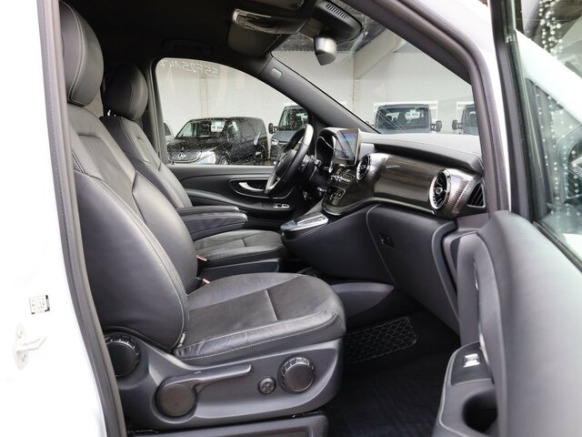 MERCEDES-BENZ EQV 300 Avantgarde,lang,7Sitze,2xSchiebetür,LED... - Passenger van, Electric van: picture 5 MERCEDES-BENZ EQV 300 Avantgarde,lang,7Sitze,2xSchiebetür,LED... - Passenger van, Electric van: picture 5