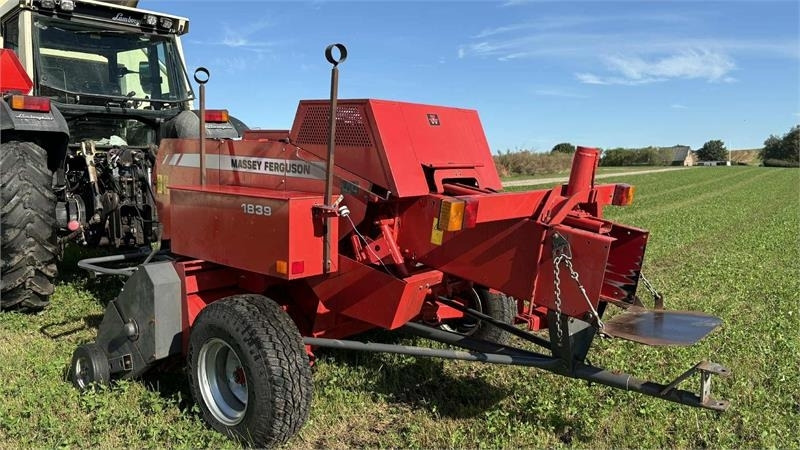 Massey Ferguson 1839 Småballe presser - Bale wrapper: picture 4 Massey Ferguson 1839 Småballe presser - Bale wrapper: picture 4