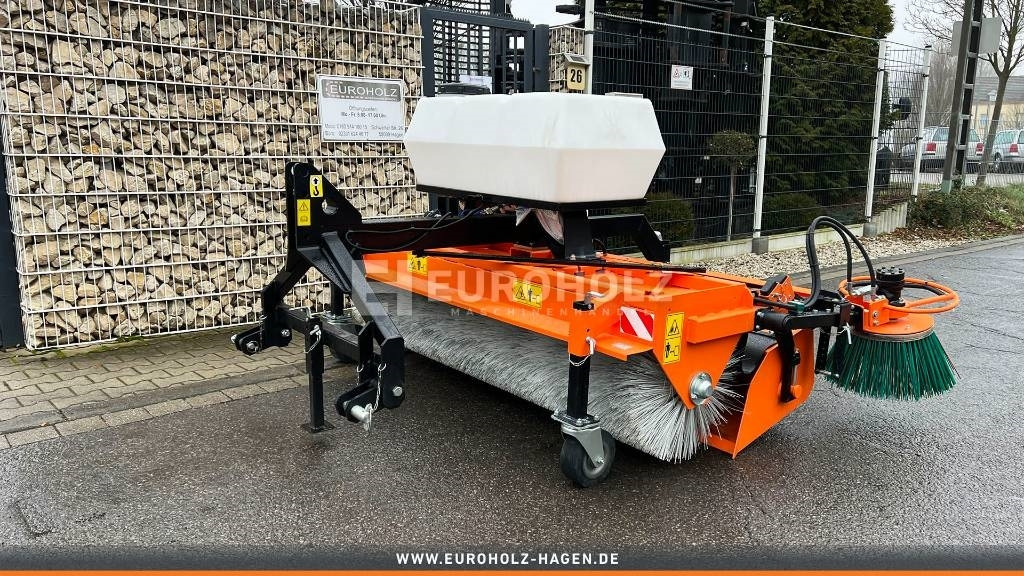 Kehrmaschine ZM2000 mit Seitenbesen  - Broom for Municipal/ Special vehicle: picture 2 Kehrmaschine ZM2000 mit Seitenbesen  - Broom for Municipal/ Special vehicle: picture 2