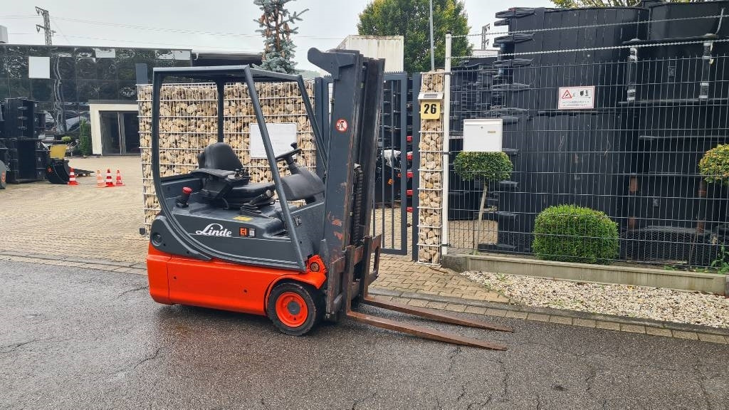 Linde E 14-02, Tripplex bis 4,5 m, Hubkraft 1.400 kg  - Electric forklift: picture 4 Linde E 14-02, Tripplex bis 4,5 m, Hubkraft 1.400 kg  - Electric forklift: picture 4