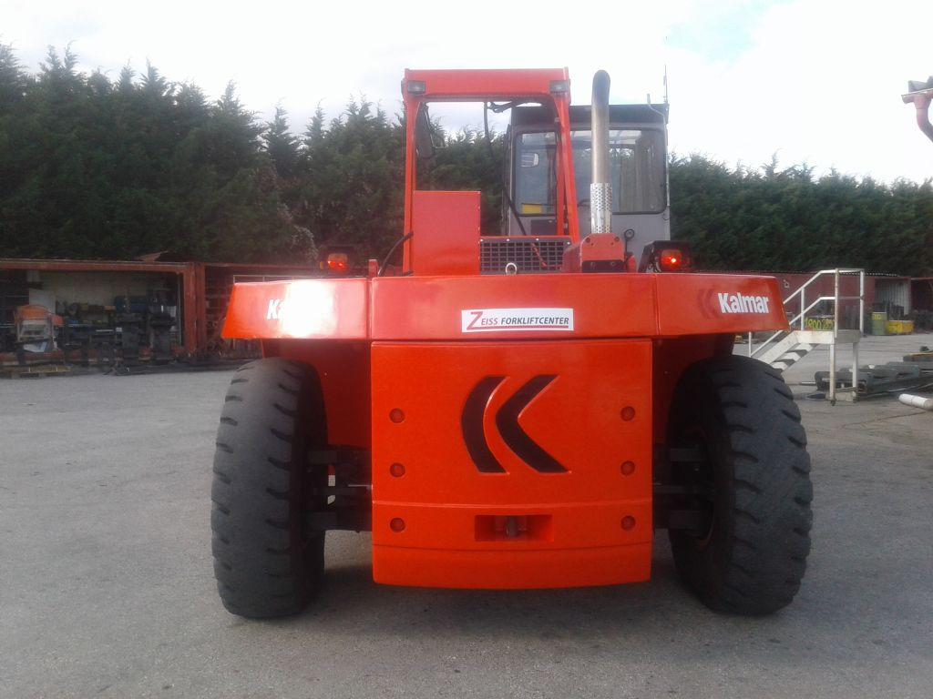 Kalmar DCE330-12 - Diesel forklift: picture 3 Kalmar DCE330-12 - Diesel forklift: picture 3