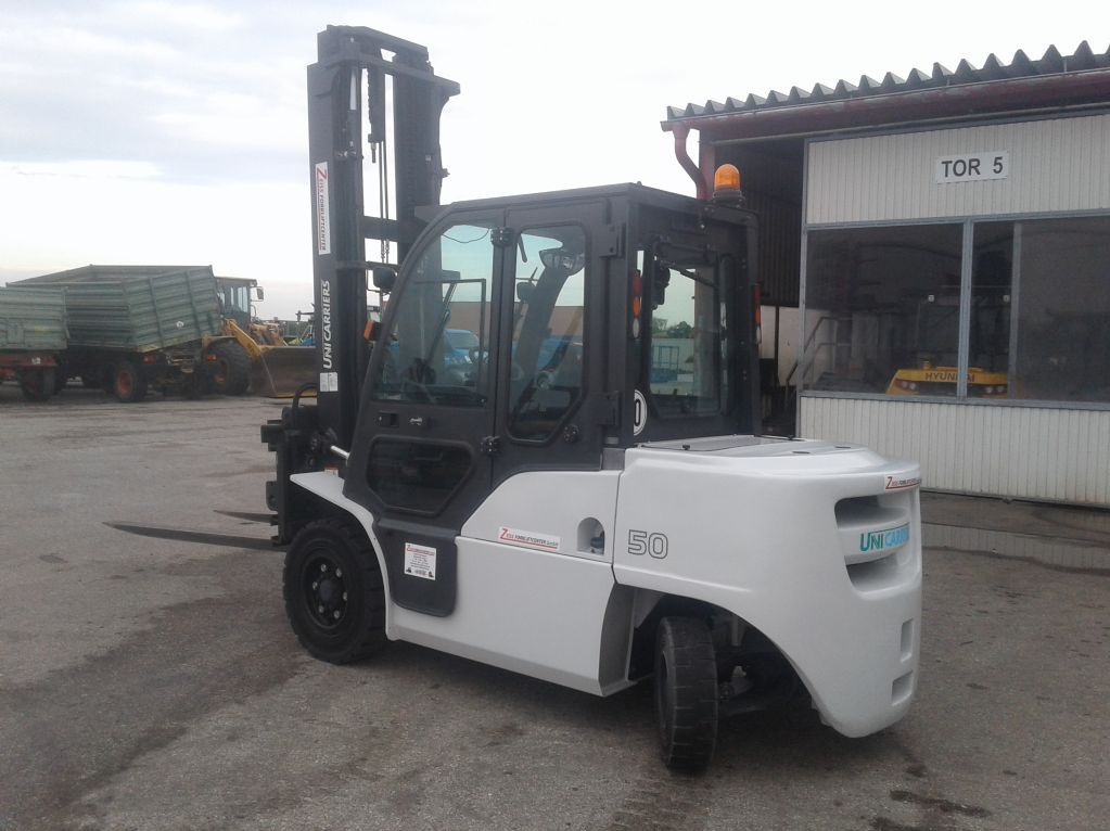 UniCarriers DG1F4A50Q - Diesel forklift: picture 3 UniCarriers DG1F4A50Q - Diesel forklift: picture 3